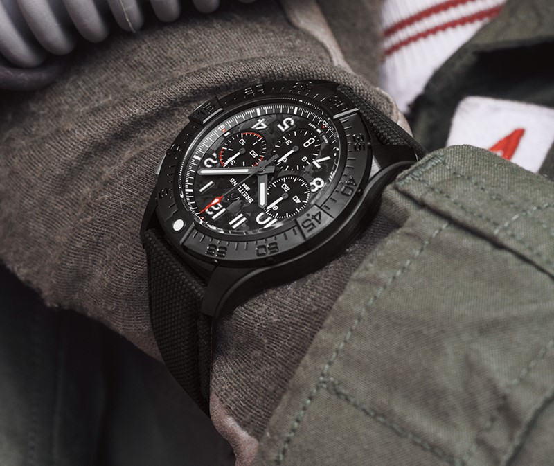 BREITLING AVENGER BREITLING AVENGER