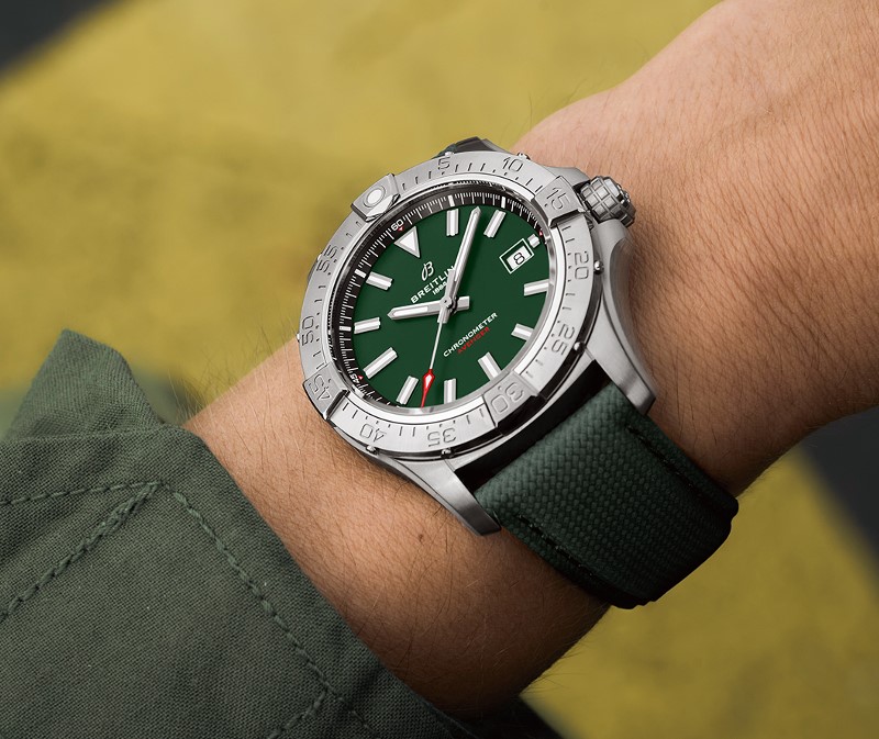 BREITLING AVENGER Handgelenk BREITLING AVENGER Handgelenk